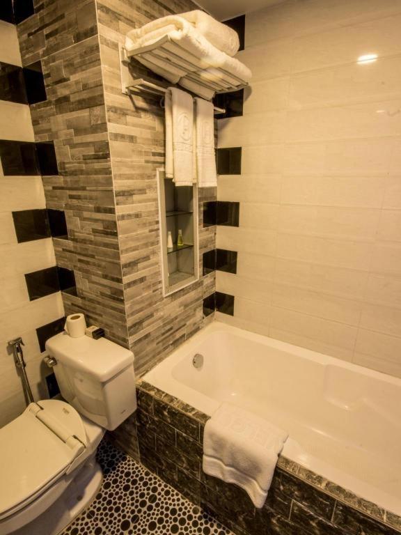 Hotel Heaven Yangon Eksteriør bilde